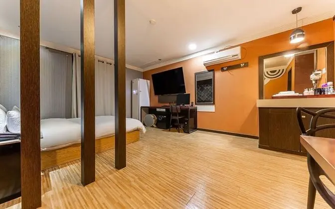 Oda (Semi-private room (Netflix and styler)
