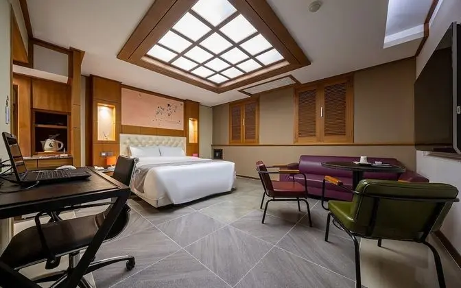 Oda (Whirlpool Special Room (65 TV Whirlpo)