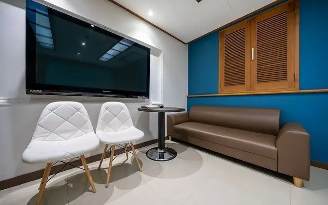 Oda (Whirlpool Special Room (65 TV Whirlpo)