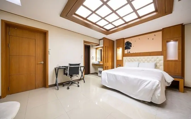 Oda (Whirlpool Special Room (65 TV Whirlpo)