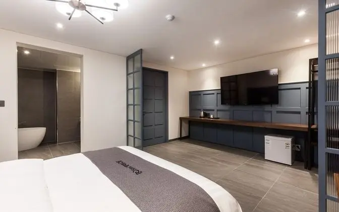 Oda (Deluxe-Double Room (Free standing bat)