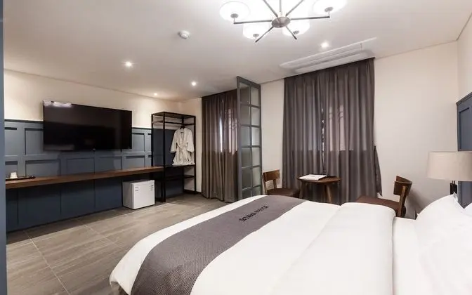 Oda (Deluxe-Double Room (Free standing bat)