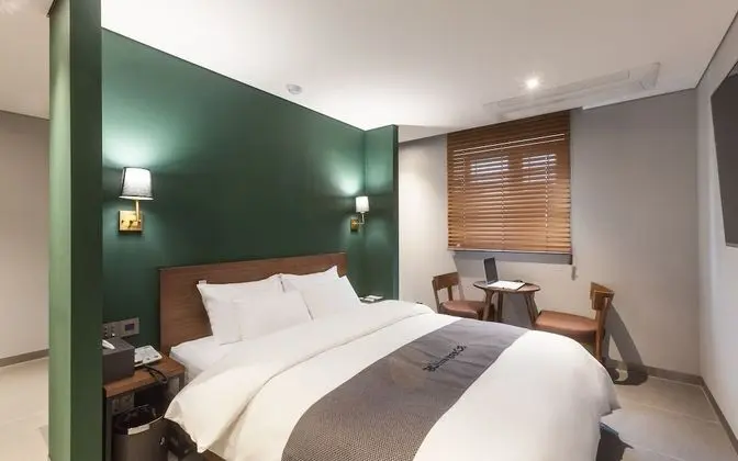 Oda (Deluxe-Double Room (Free standing bat)