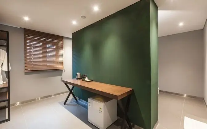 Oda (Deluxe-Double Room (Free standing bat)