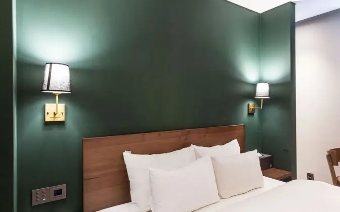 Oda (Deluxe-Double Room (Free standing bat)