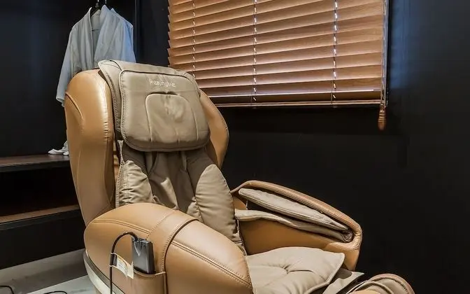 Oda (Deluxe-massage chair (free standing b)