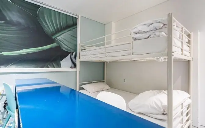 Oda (Jungle Room (Twin Bunk Bed Wave Netfl)