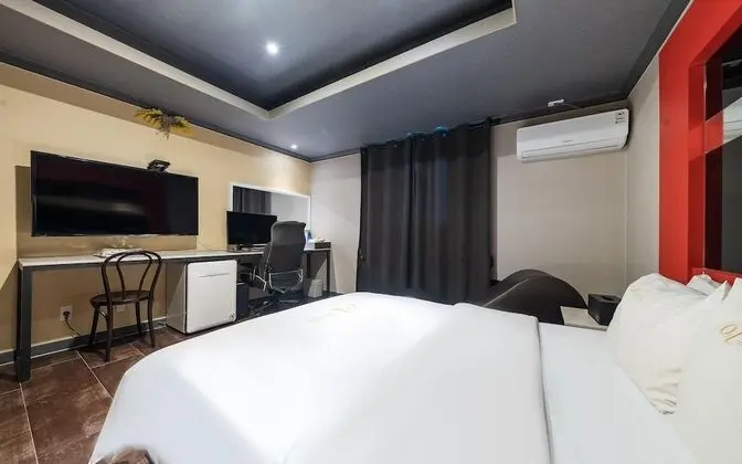 Oda (Gaming Room 1PC (32" Gaming 185H)
