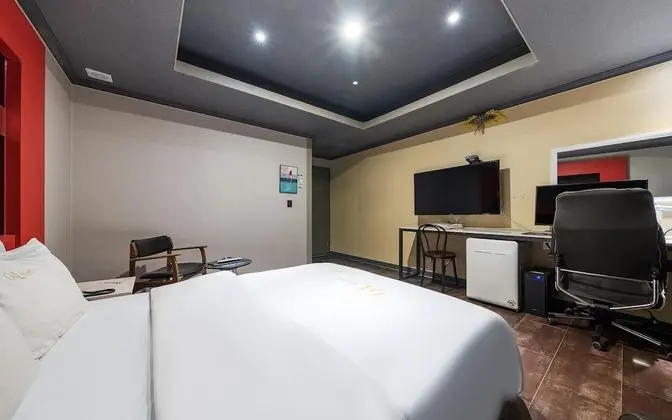Oda (Gaming Room 1PC (32" Gaming 185H)
