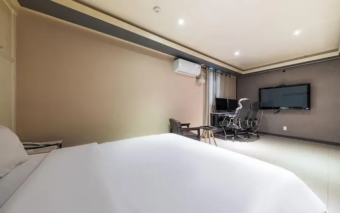 Oda (Gaming Room 2PC (32" Gaming 185H)