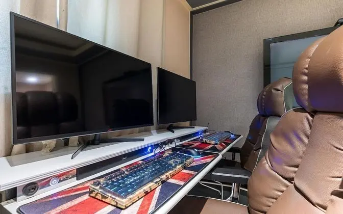Oda (Gaming Room 2PC (32" Gaming 185H)