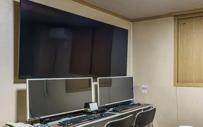 Oda (Couple Game Room (Netflix Available 2)