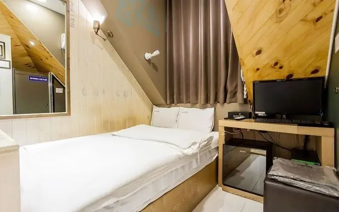 Oda (Mini Room (Netflix YouTube available )
