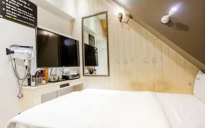 Oda (Mini Room (Netflix YouTube available )