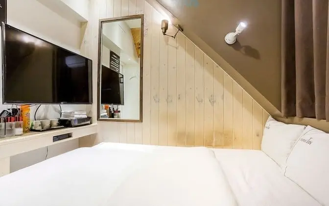 Oda (Mini Room (Netflix YouTube available )