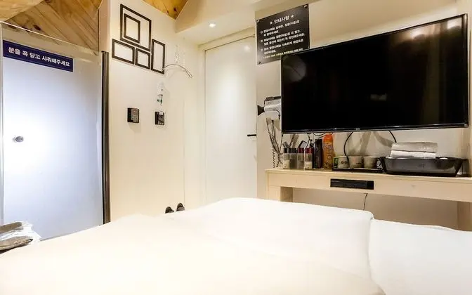 Oda (Mini Room (Netflix YouTube available )