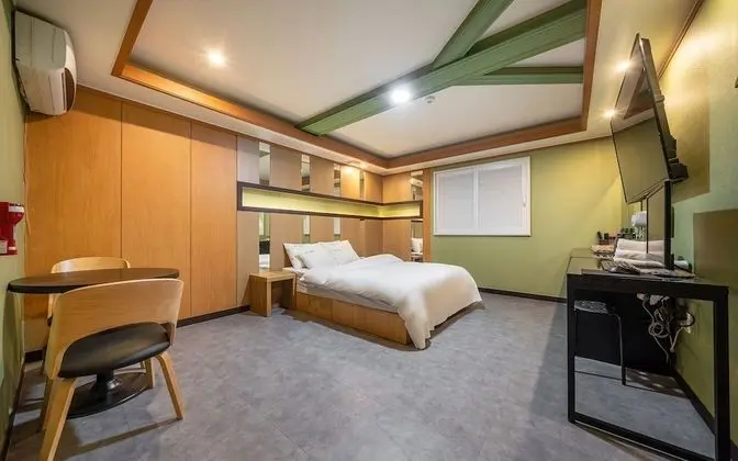 Oda (Deluxe rooms (Netflix / Disney + avai)