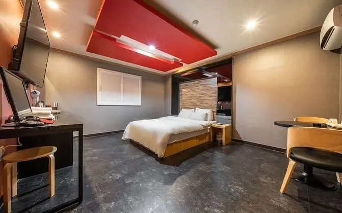 Oda (Deluxe rooms (Netflix / Disney + avai)