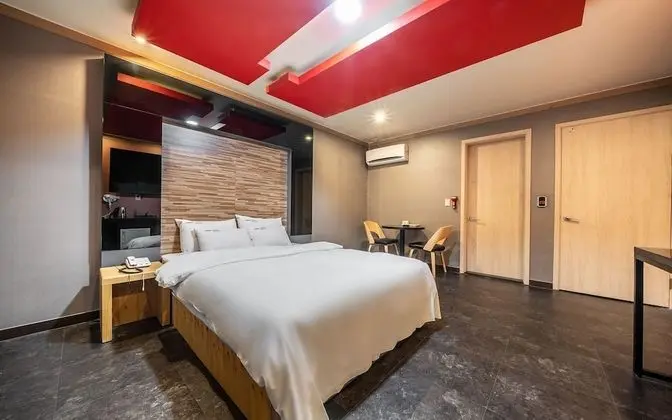 Oda (Deluxe rooms (Netflix / Disney + avai)