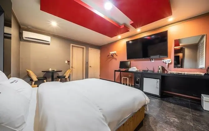 Oda (Deluxe rooms (Netflix / Disney + avai)