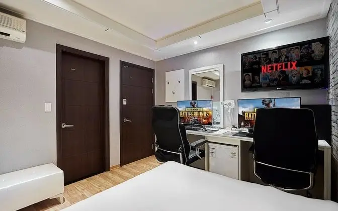 Oda (Semi-special room (2 PUBG PCs/Netflix)