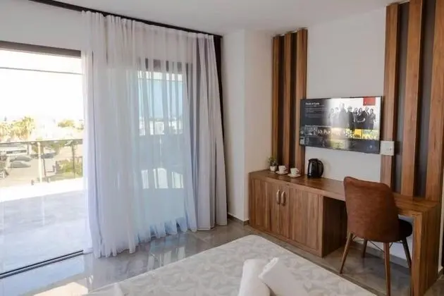 Deniz Manzaralı Teraslı Standard Room