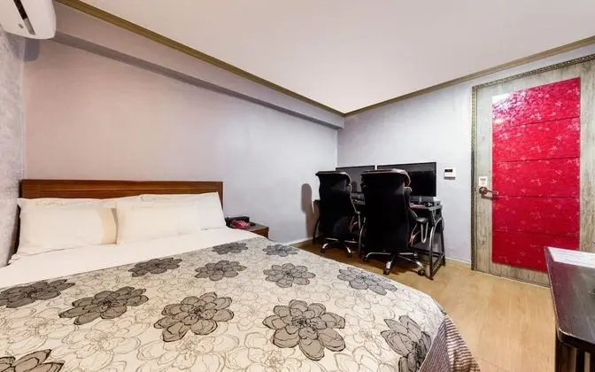 Oda (Semi-special room (TWO PC Netflix+Wav)