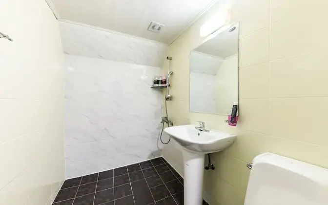 Oda (Semi-special room (TWO PC Netflix+Wav)