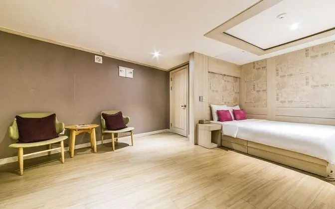 Oda (Group room (3 people add 1 person + 1)