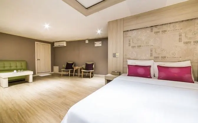 Oda (Group room (3 people add 1 person + 1)