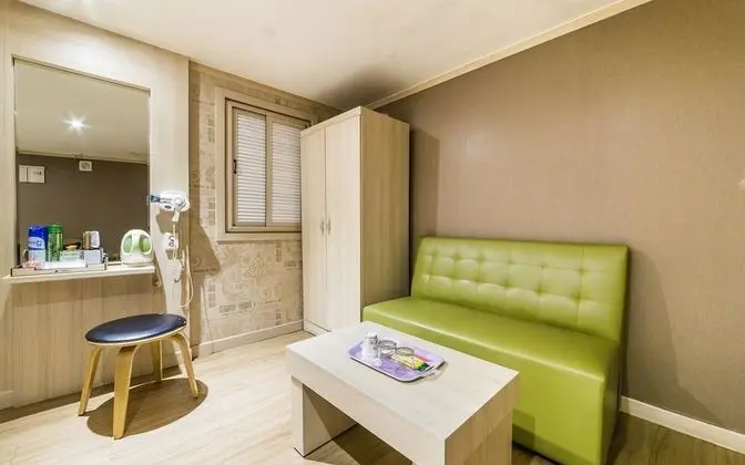 Oda (Group room (3 people add 1 person + 1)