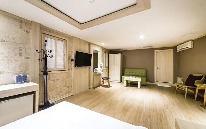 Oda (Group room (3 people add 1 person + 1)