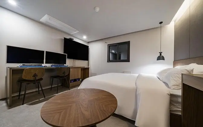 Oda (Deluxe - Smoking 2 PCs (65-inch TV Ne)