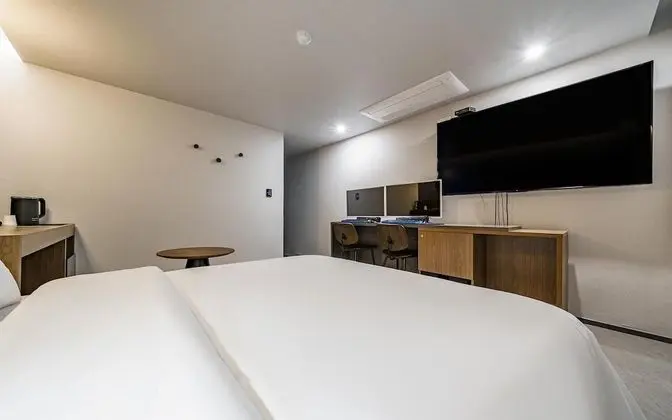 Oda (Deluxe - Smoking 2 PCs (65-inch TV Ne)