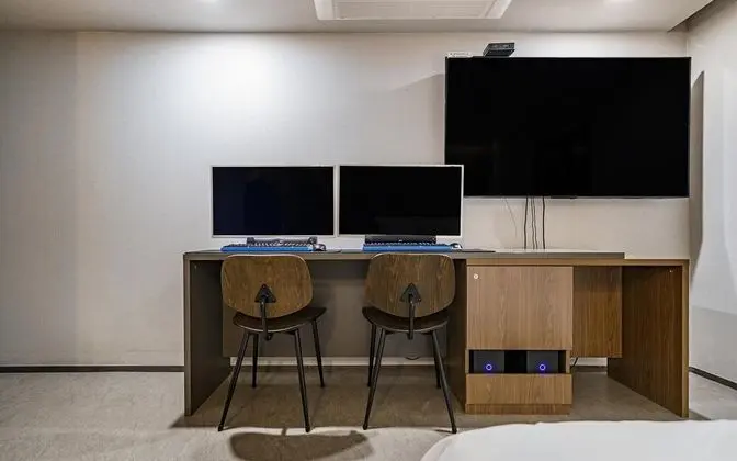 Oda (Deluxe - Smoking 2 PCs (65-inch TV Ne)