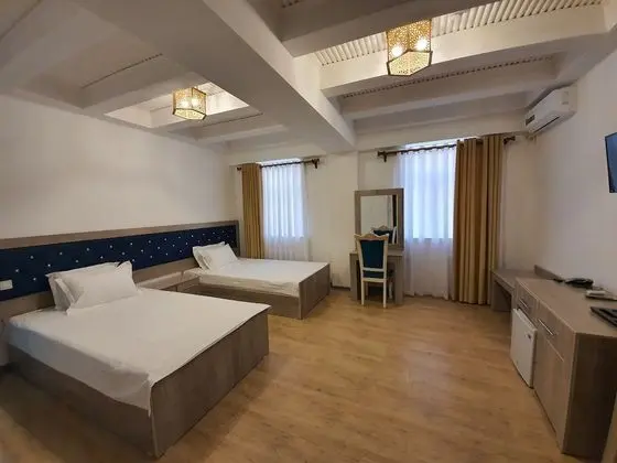 Business Tek Büyük veya İki Ayrı Yataklı Oda