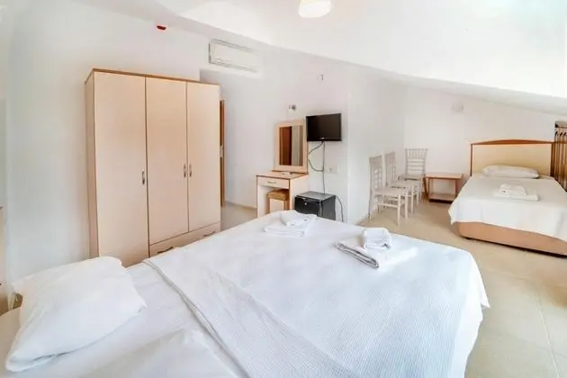 Standart Üç Kişilik Oda, Dağ veya Havuz Manzaralı, 2. Kat