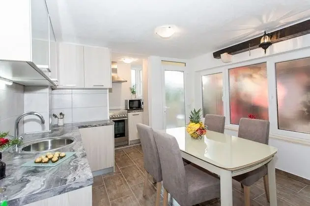 Apart Daire (Suzi - 10 m from sea - A1-Meri 1(4+1))