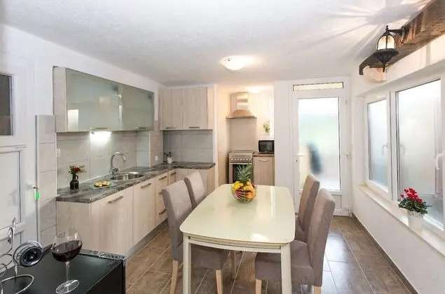 Apart Daire (Suzi - 10 m from sea - A1-Meri 1(4+1))