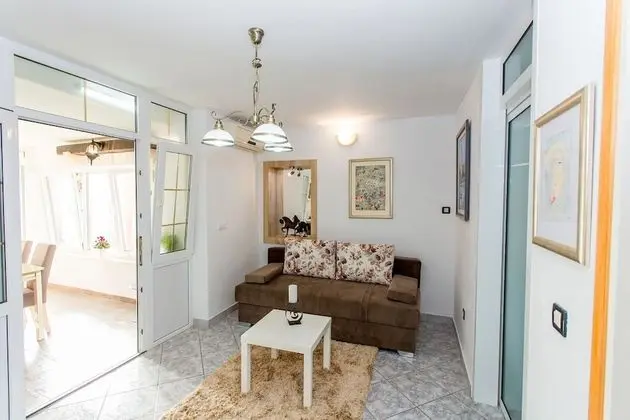 Apart Daire (Suzi - 10 m from sea - A1-Meri 1(4+1))