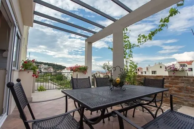 Ev (Suzi1 - with pool - H(4+1))