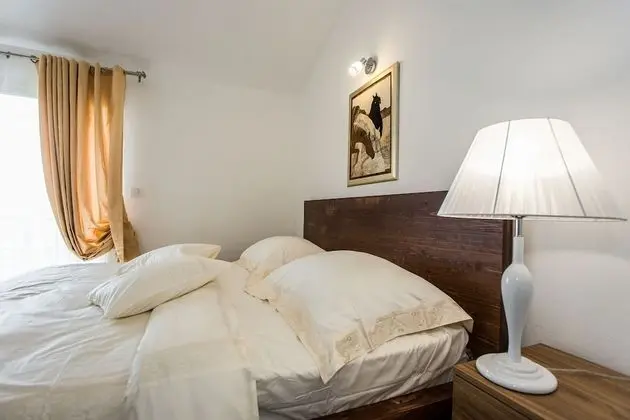 Ev (Suzi1 - with pool - H(4+1))