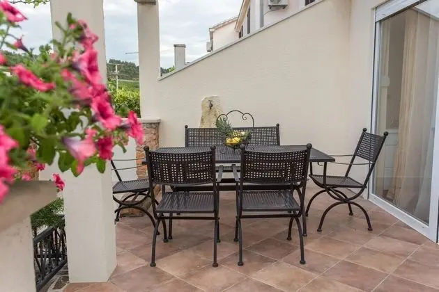 Ev (Suzi1 - with pool - H(4+1))