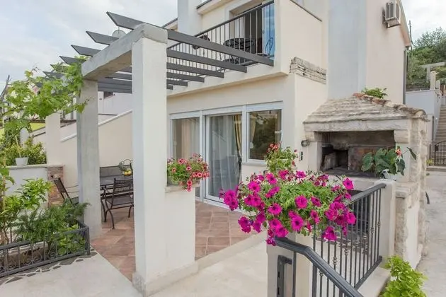 Ev (Suzi1 - with pool - H(4+1))