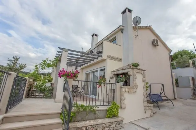 Ev (Suzi1 - with pool - H(4+1))