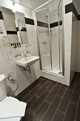 Büyük Yataklı Tek Kişilik Oda