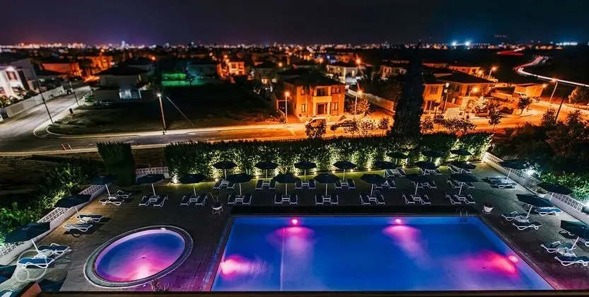 Superior İki Ayrı Yataklı Oda, Havuz Manzaralı