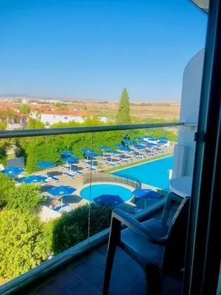 Superior Tek Büyük Yataklı Oda, Havuz Manzaralı