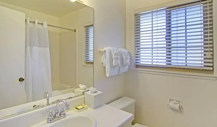 Deluxe Süit, 1 En Büyük (King) Boy Yatak, Küçük Mutfak (Non Pet-Friendly)