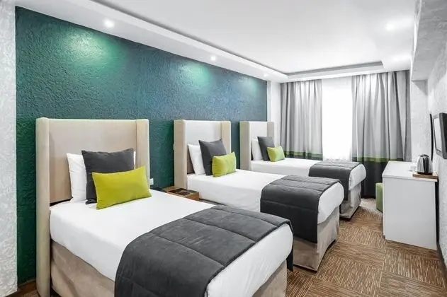 Triple, Şehir Manzaralı